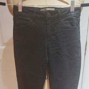 Distressed skinny jeans